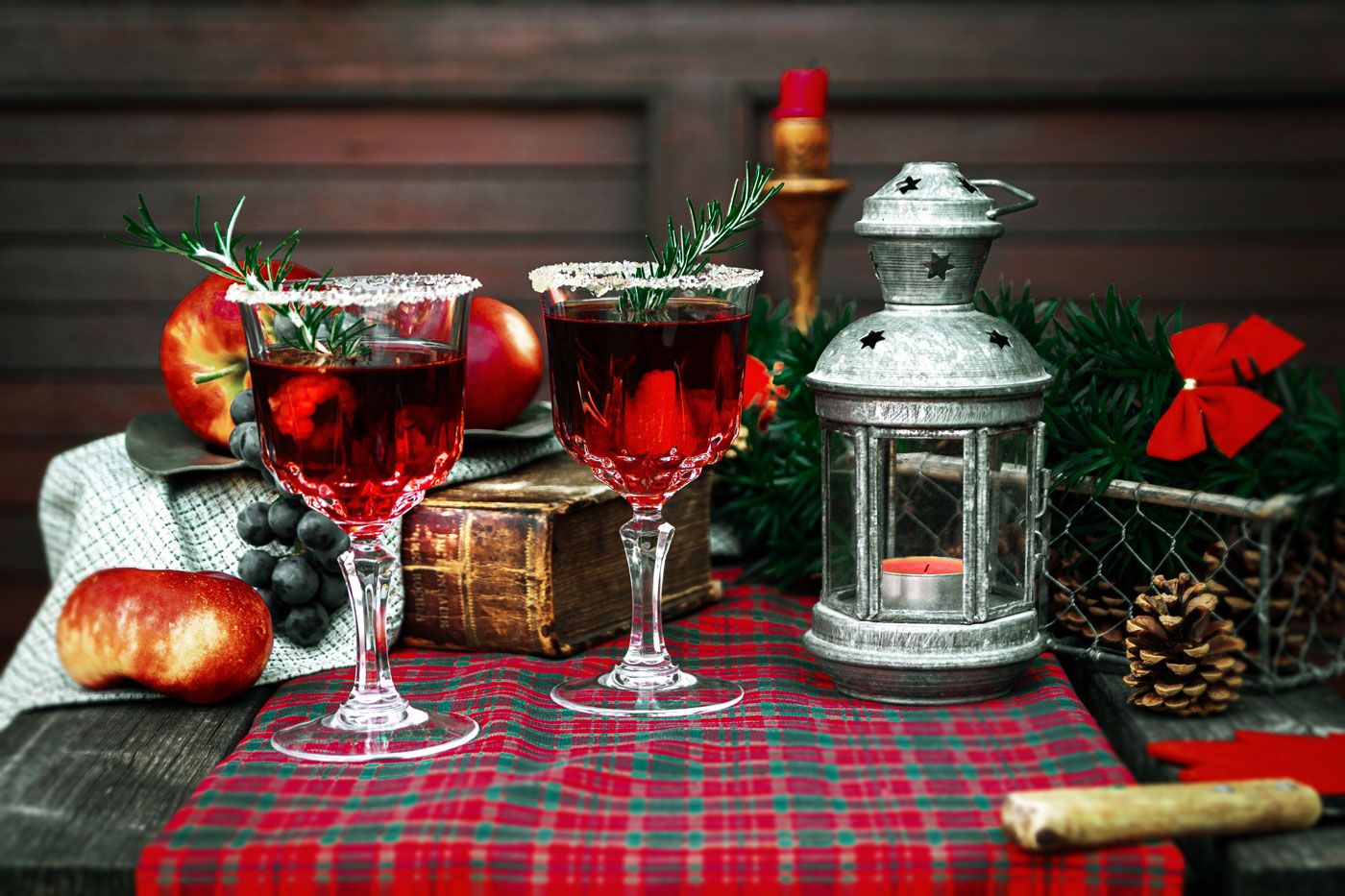 Two glasses of draft cocktails featuring holiday cocktail recipes.